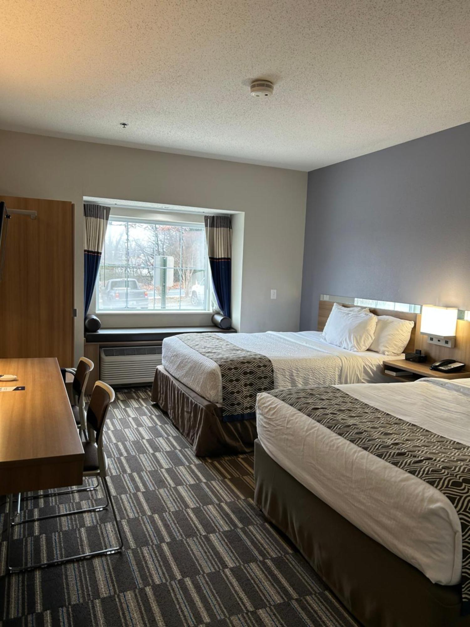 Microtel Inn & Suites By Wyndham Lynchburg Bagian luar foto