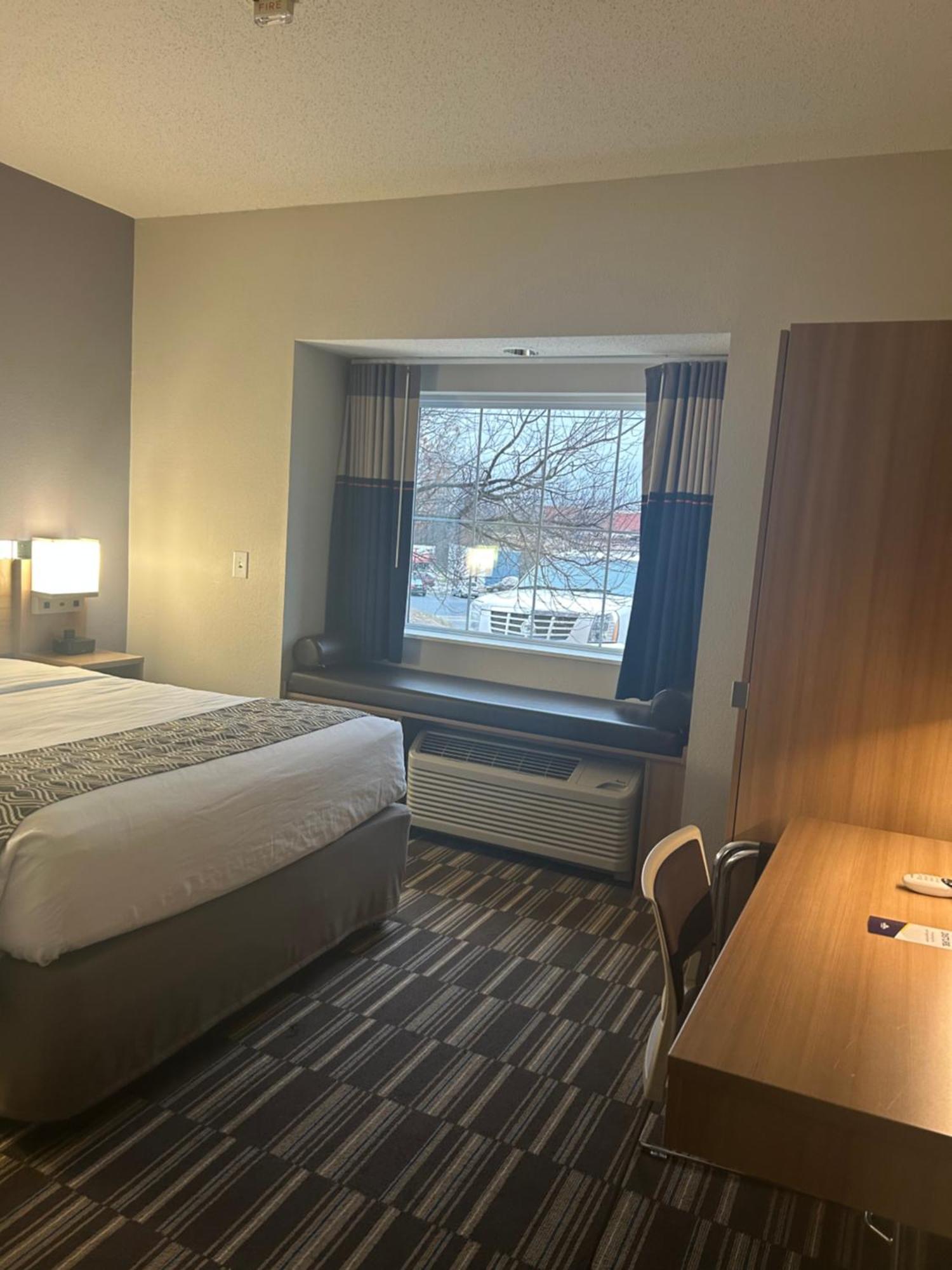 Microtel Inn & Suites By Wyndham Lynchburg Bagian luar foto