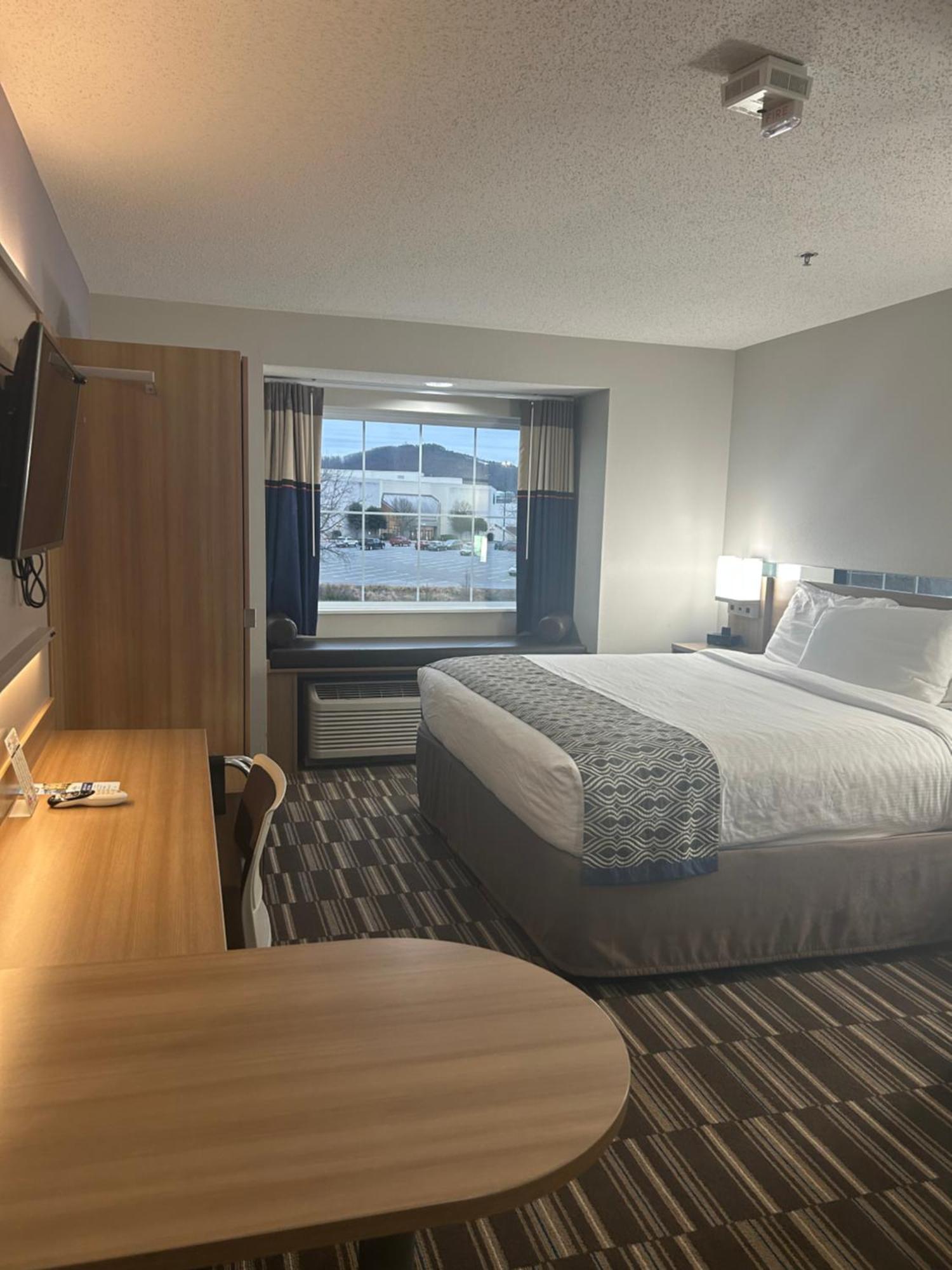 Microtel Inn & Suites By Wyndham Lynchburg Bagian luar foto