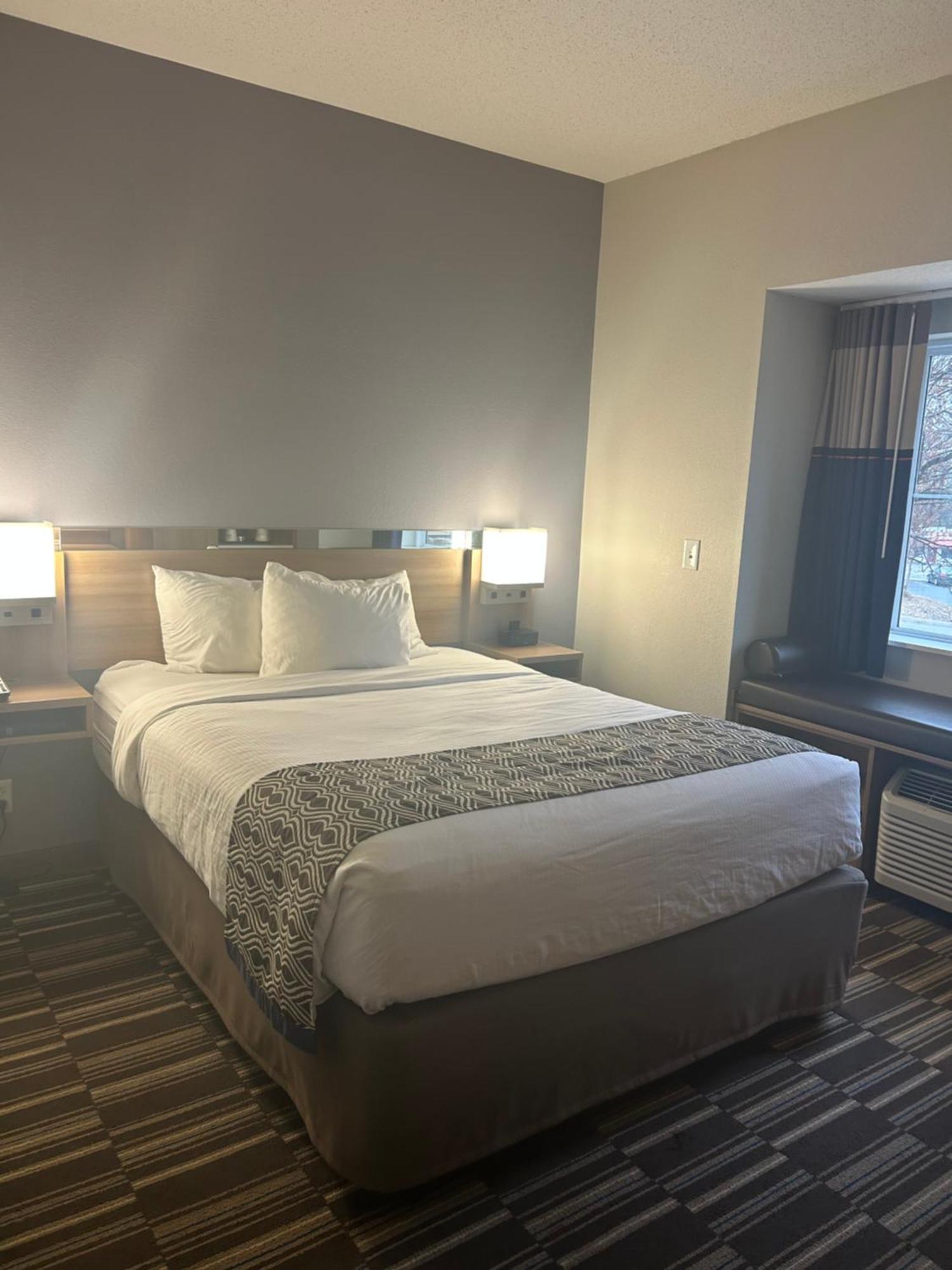 Microtel Inn & Suites By Wyndham Lynchburg Bagian luar foto
